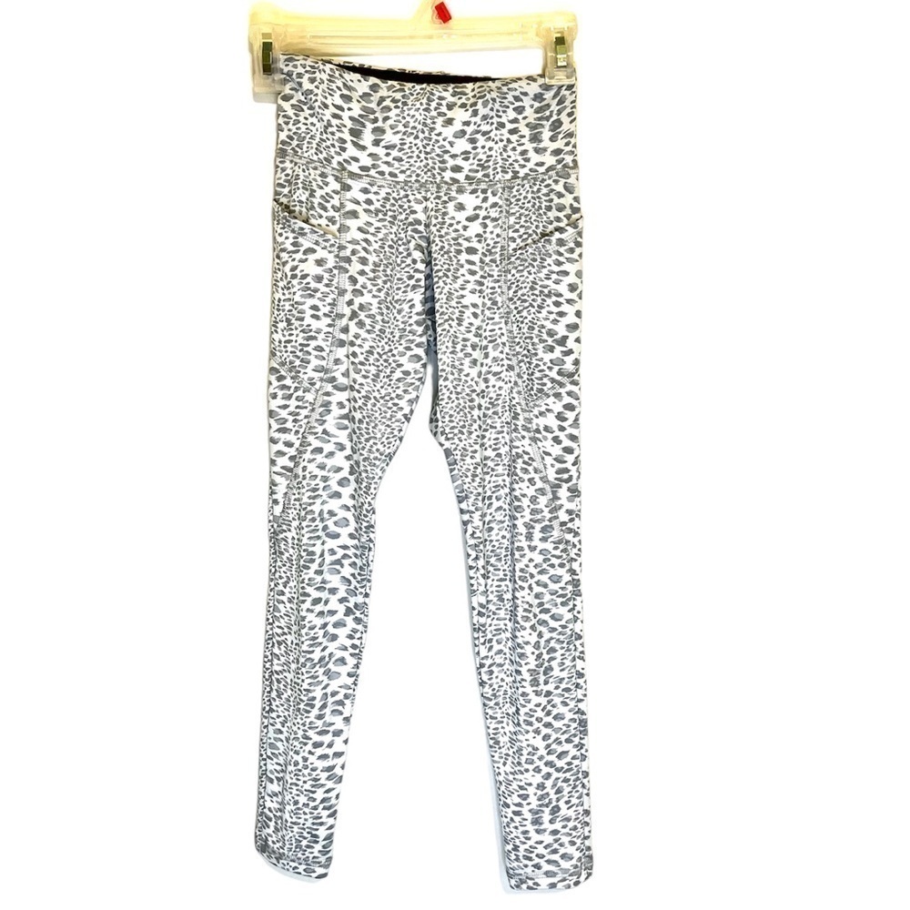 Strut This -This White & Gray Leopard Leggings High-Rise Activewear OS